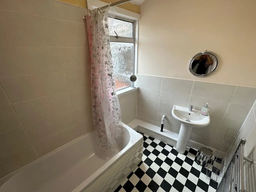 5 bedroom terraced house for rent