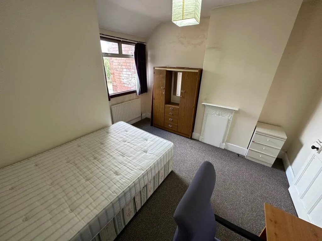 5 bedroom terraced house for rent