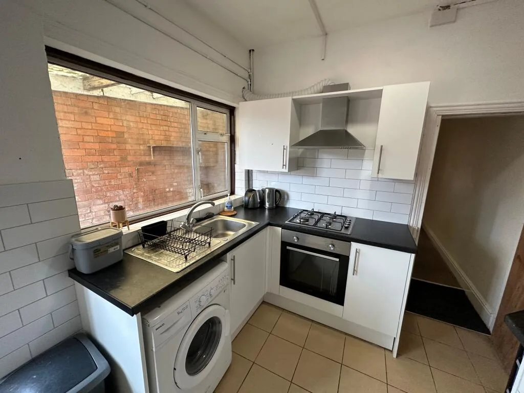 5 bedroom terraced house for rent
