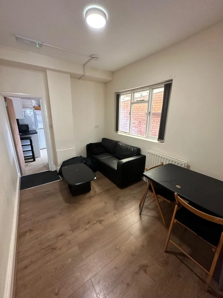 5 bedroom terraced house for rent