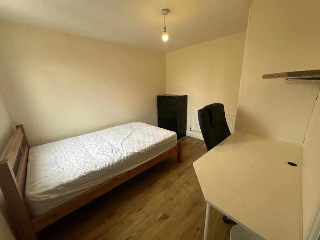 6 bedroom terraced house for rent