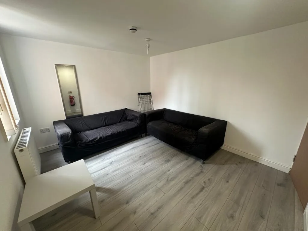 6 bedroom terraced house for rent