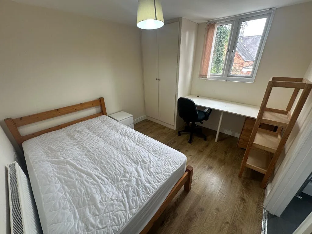 6 bedroom terraced house for rent