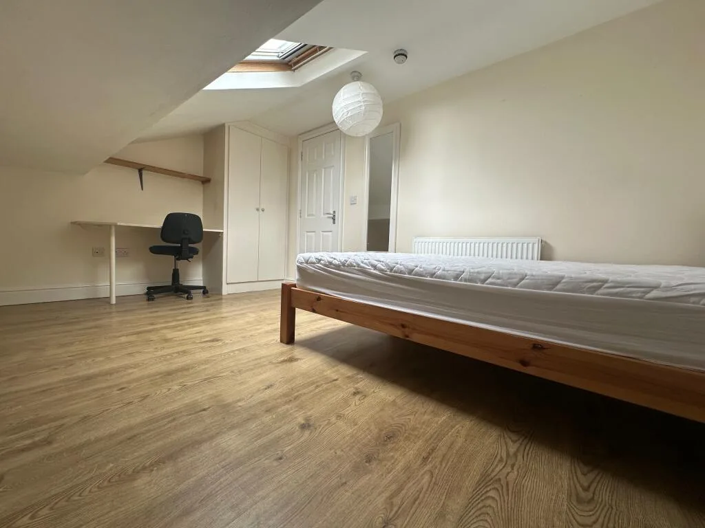 6 bedroom terraced house for rent