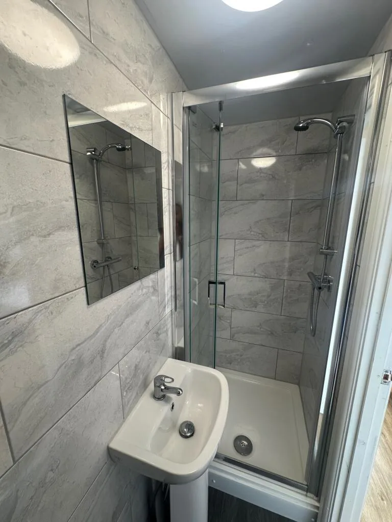 6 bedroom terraced house for rent