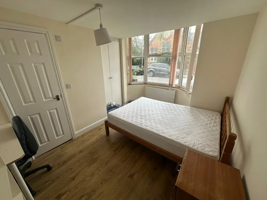 6 bedroom terraced house for rent