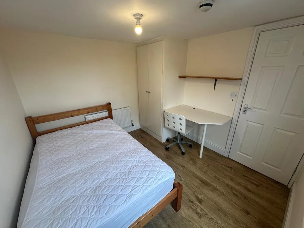 6 bedroom terraced house for rent