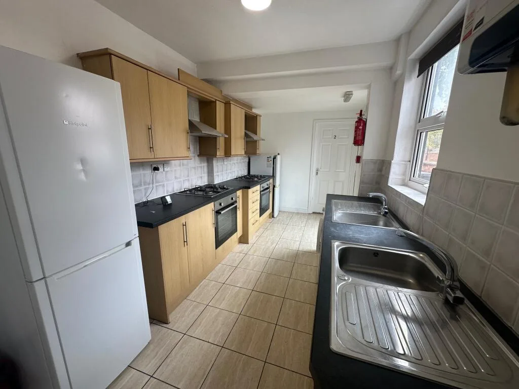 6 bedroom terraced house for rent