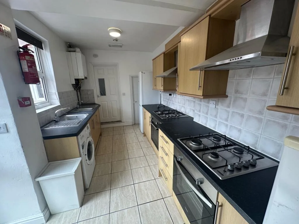 6 bedroom terraced house for rent