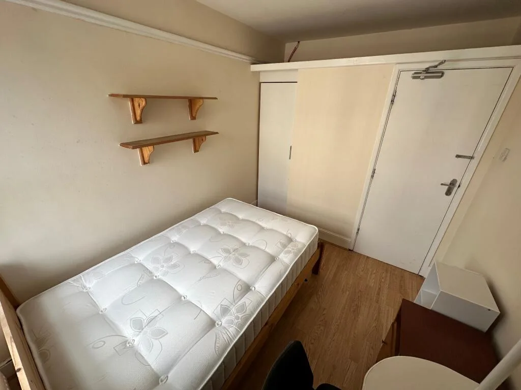 6 bedroom terraced house for rent
