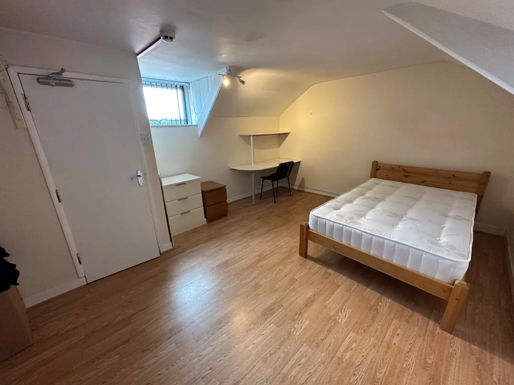 6 bedroom terraced house for rent