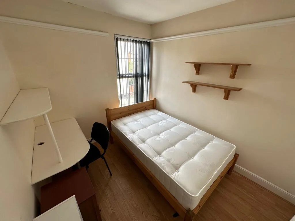 6 bedroom terraced house for rent
