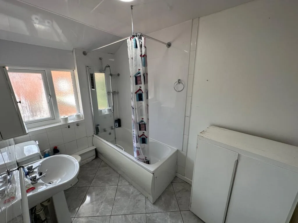 6 bedroom terraced house for rent