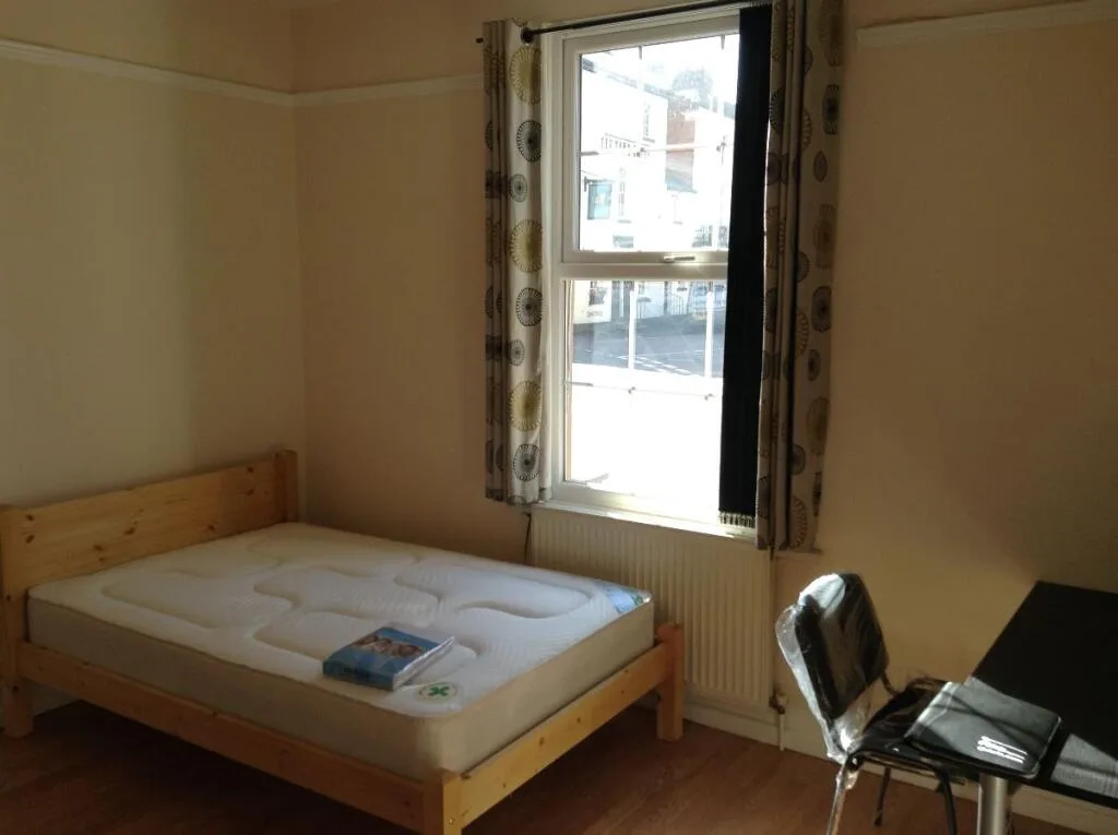 6 bedroom terraced house for rent