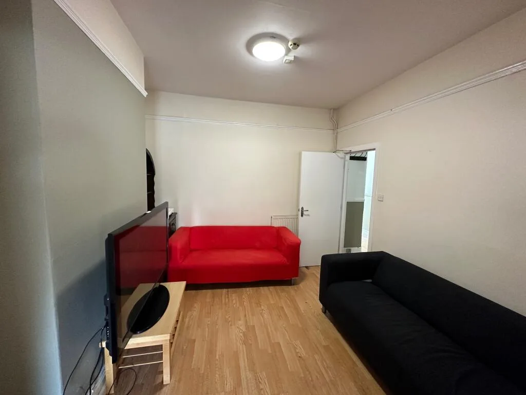 6 bedroom terraced house for rent
