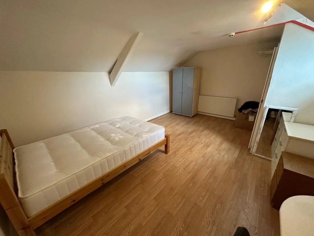 6 bedroom terraced house for rent
