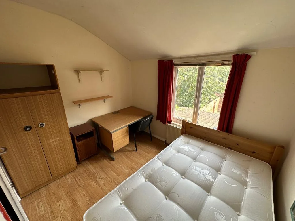6 bedroom terraced house for rent