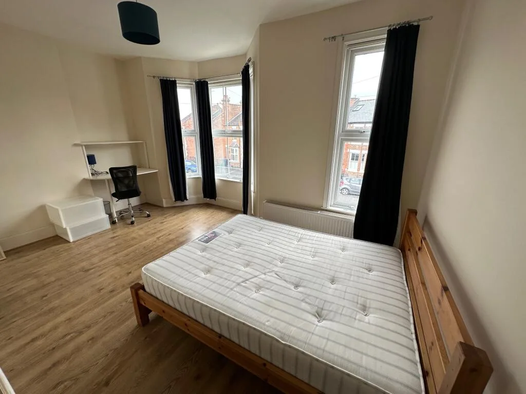 6 bedroom terraced house for rent