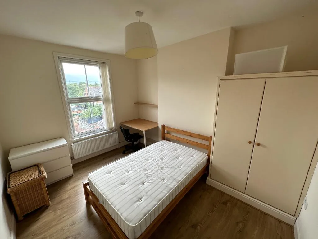 6 bedroom terraced house for rent