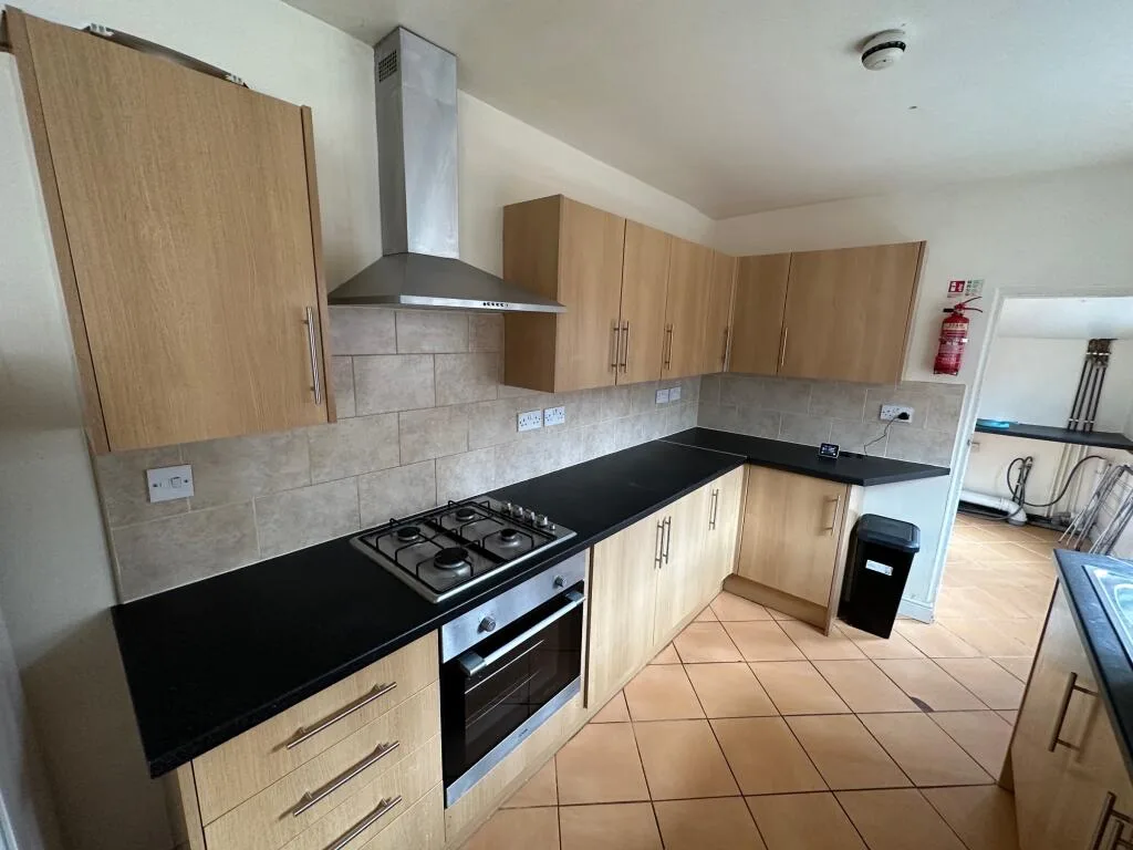 6 bedroom terraced house for rent