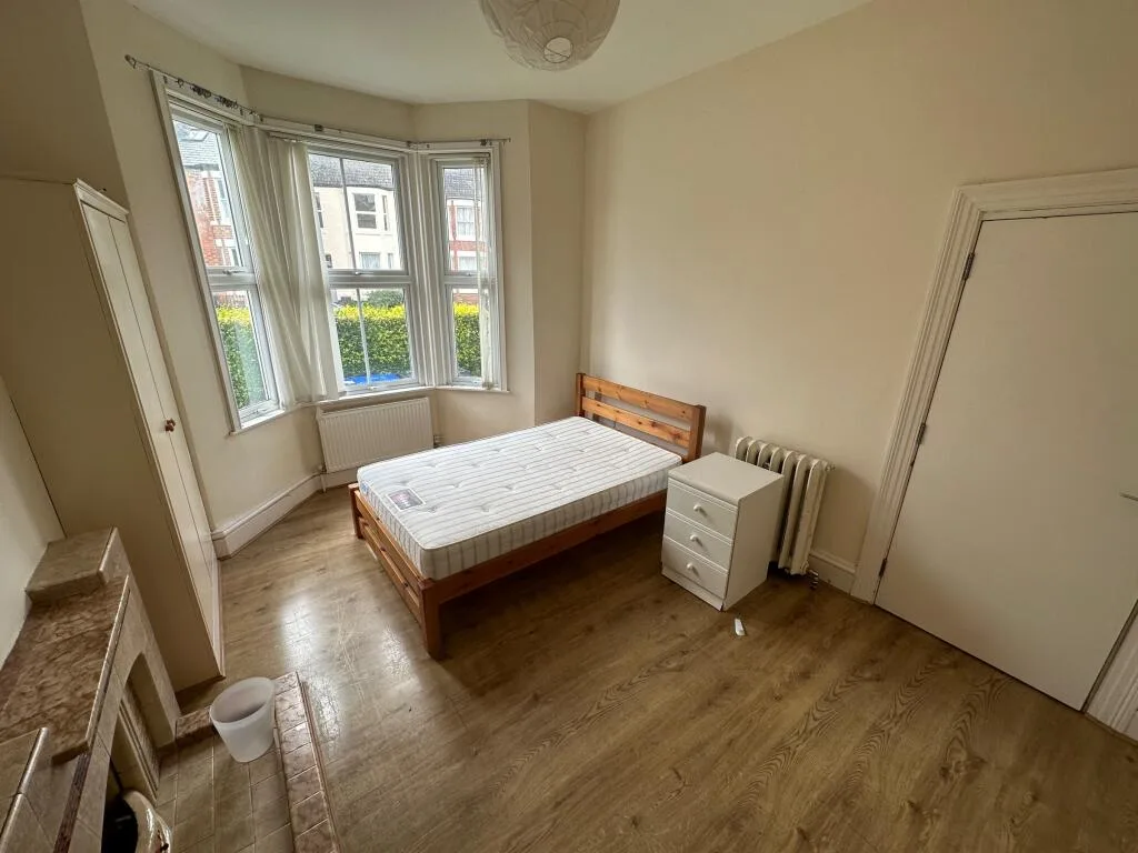 6 bedroom terraced house for rent