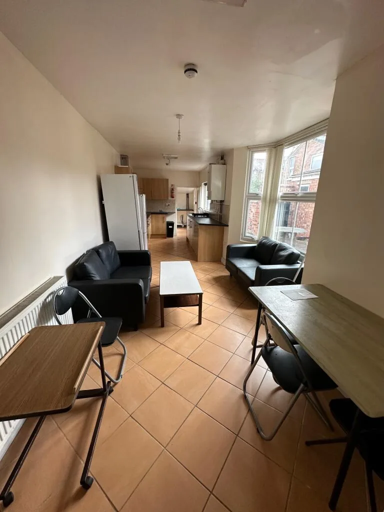 6 bedroom terraced house for rent