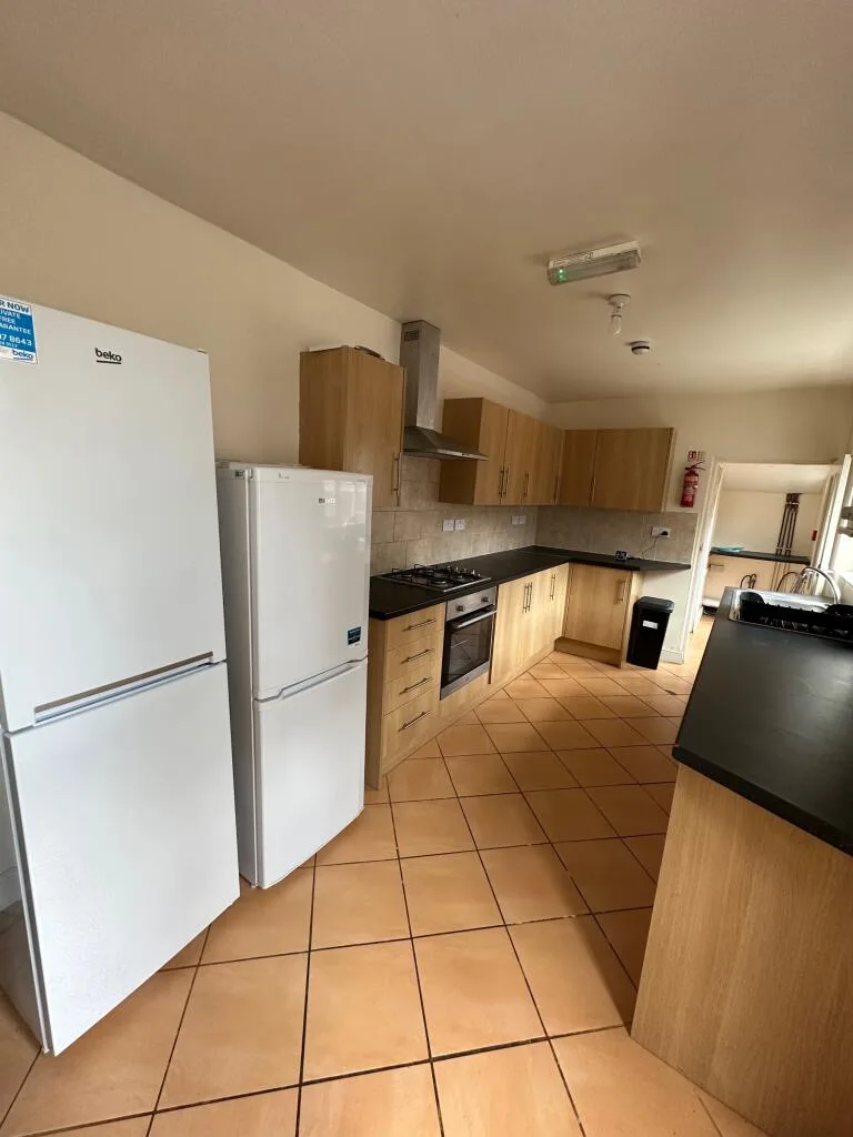 6 bedroom terraced house for rent