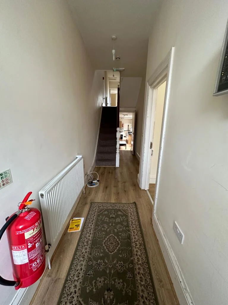 6 bedroom terraced house for rent