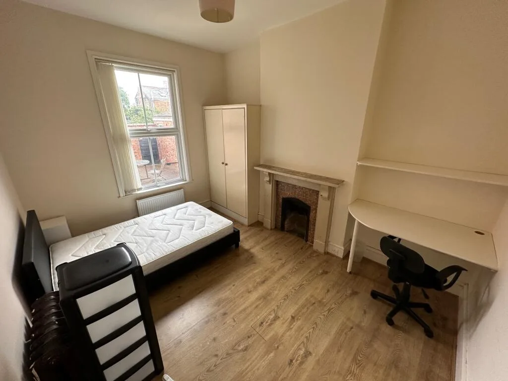 6 bedroom terraced house for rent