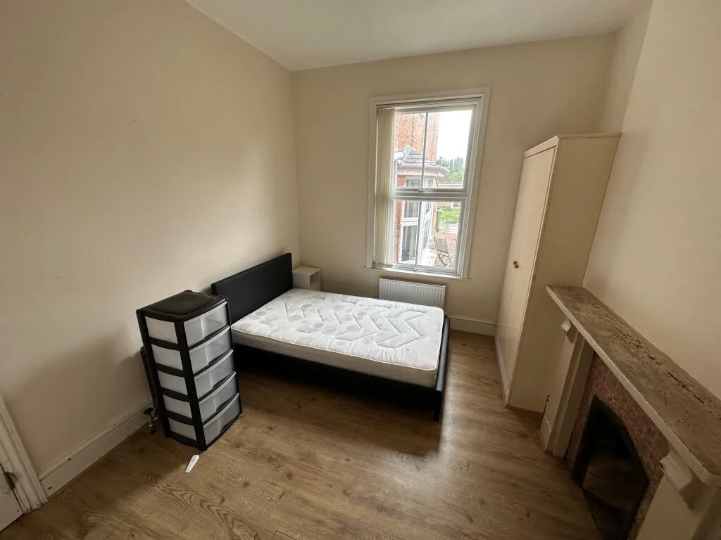 6 bedroom terraced house for rent