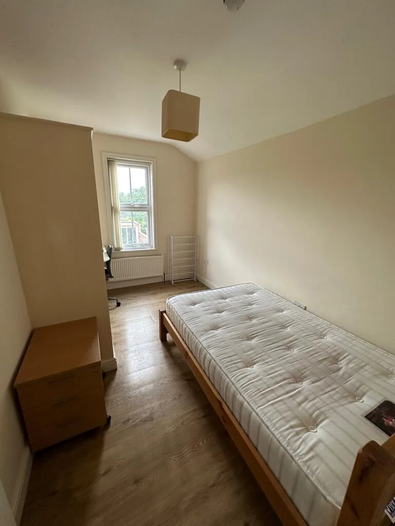 6 bedroom terraced house for rent