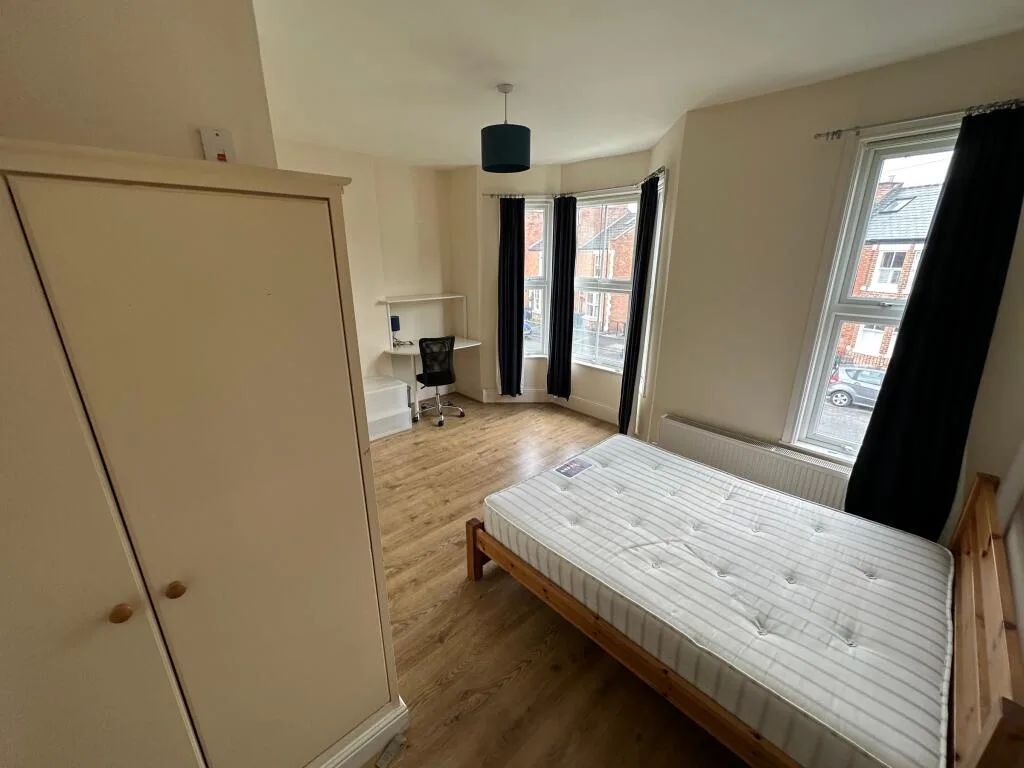 6 bedroom terraced house for rent