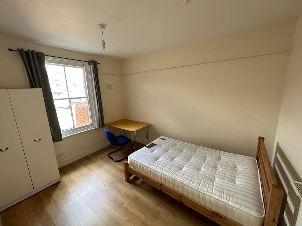 7 bedroom terraced house for rent