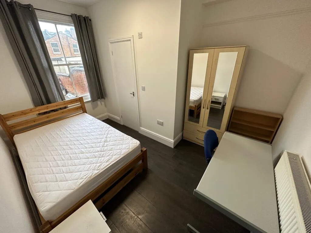7 bedroom terraced house for rent