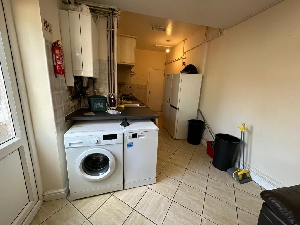 7 bedroom terraced house for rent