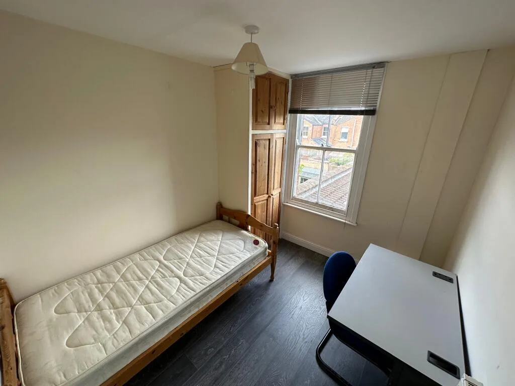 7 bedroom terraced house for rent