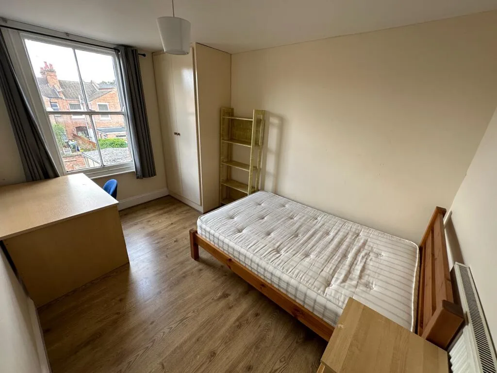 7 bedroom terraced house for rent