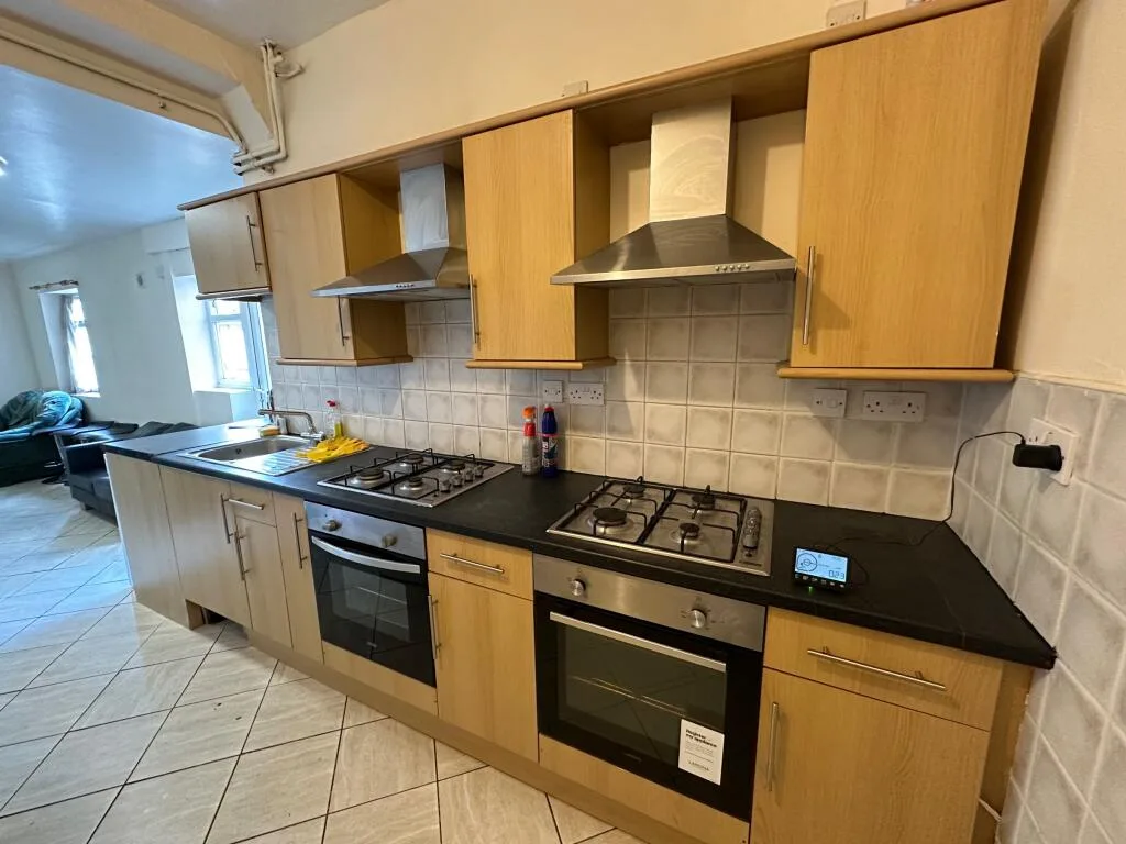 7 bedroom terraced house for rent
