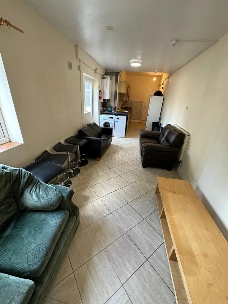 7 bedroom terraced house for rent