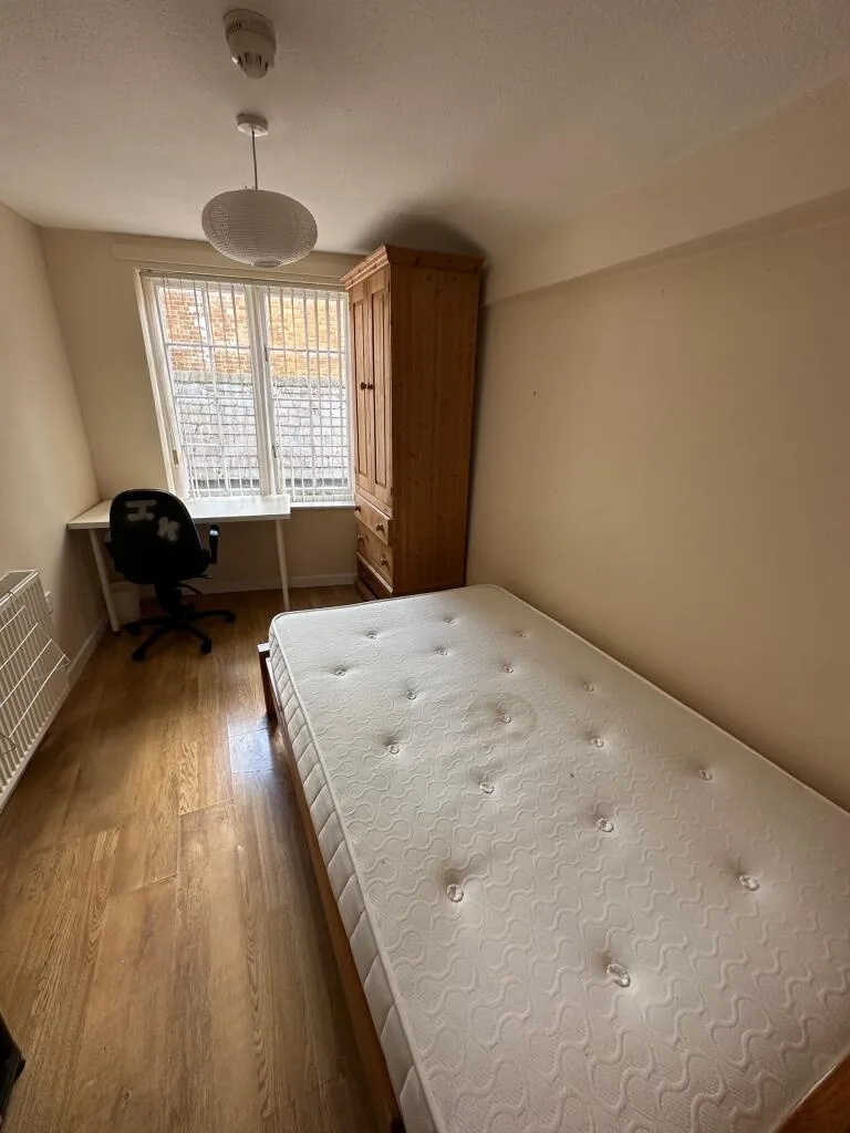 6 bedroom flat for rent
