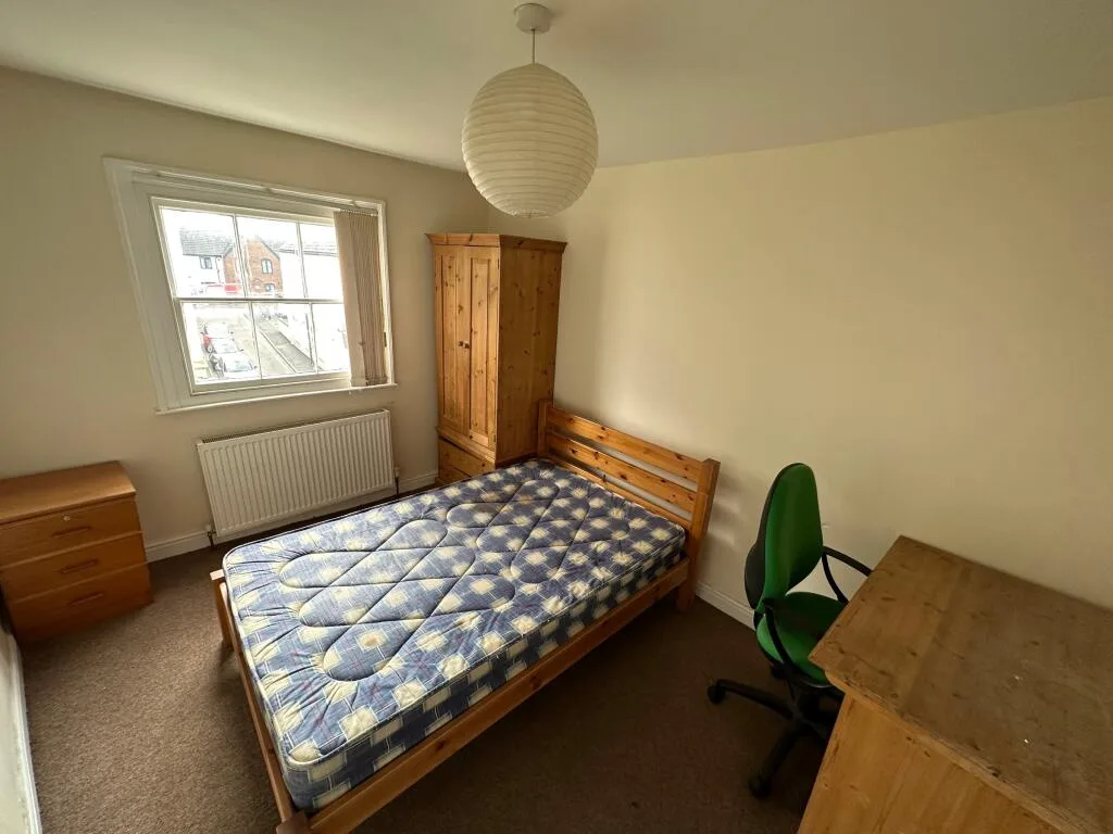 6 bedroom flat for rent