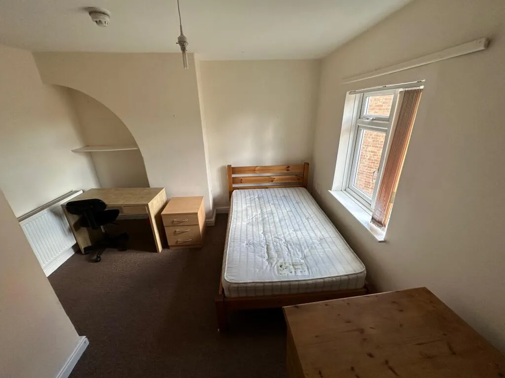 6 bedroom flat for rent