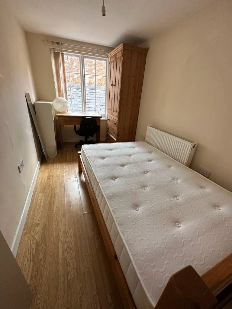 6 bedroom flat for rent