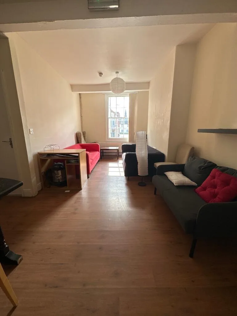 6 bedroom flat for rent