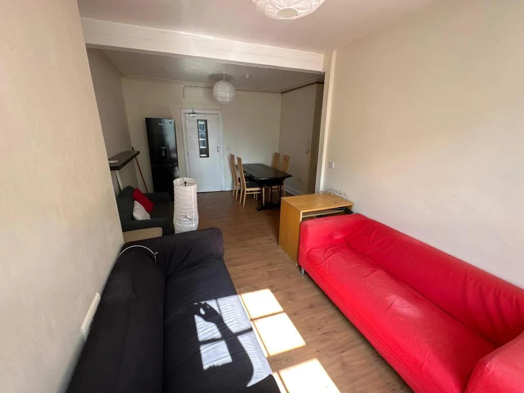 6 bedroom flat for rent