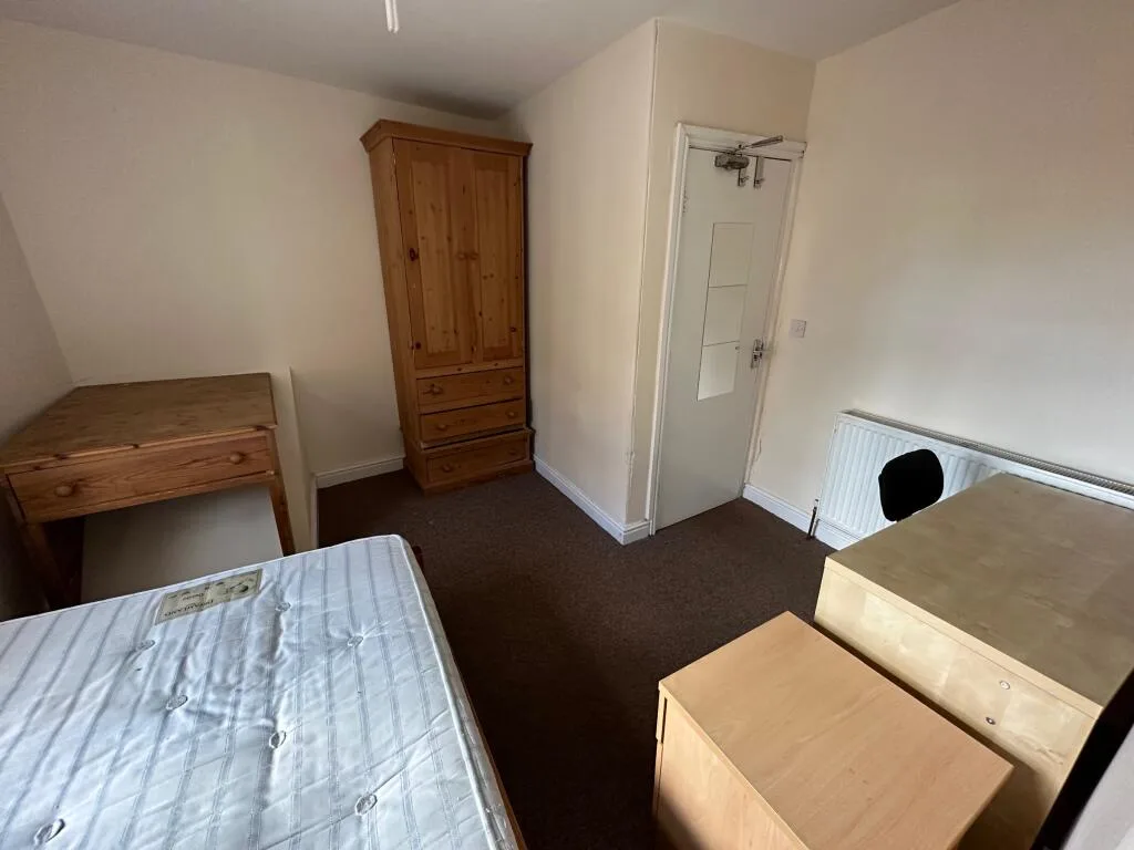 6 bedroom flat for rent