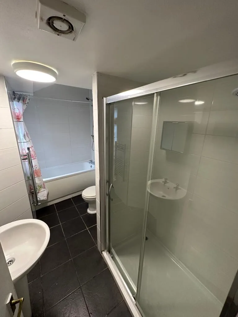 6 bedroom flat for rent