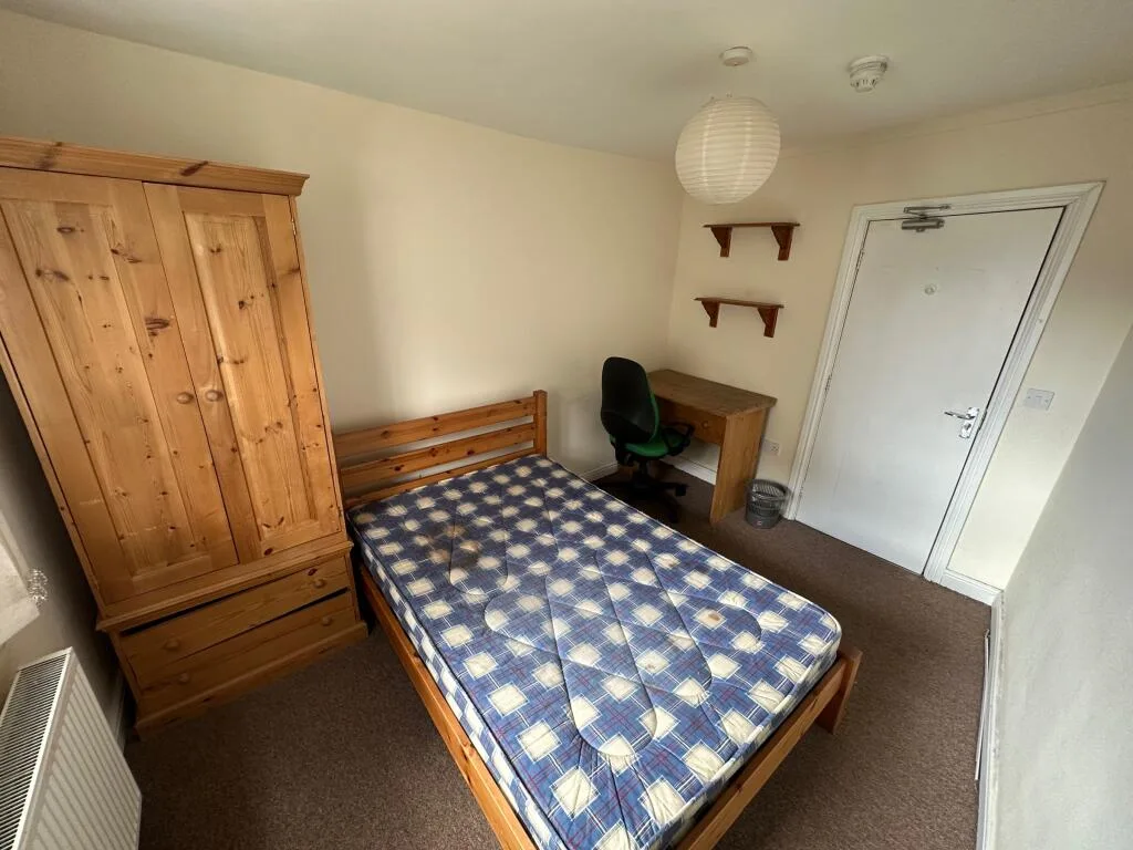 6 bedroom flat for rent