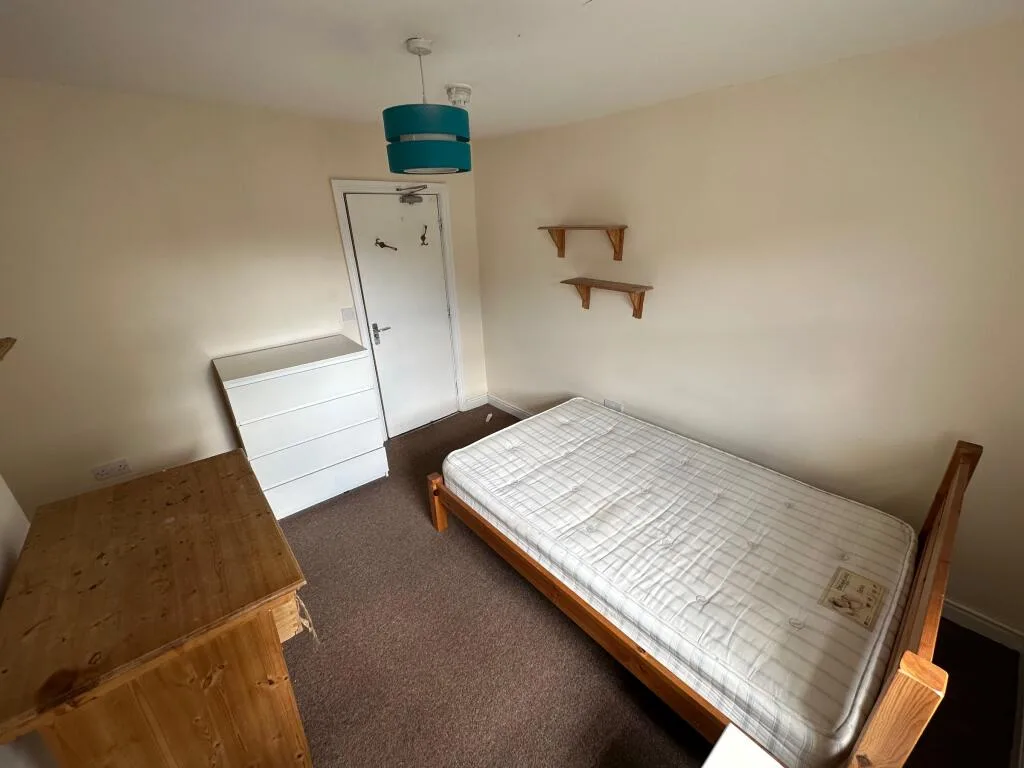 6 bedroom flat for rent