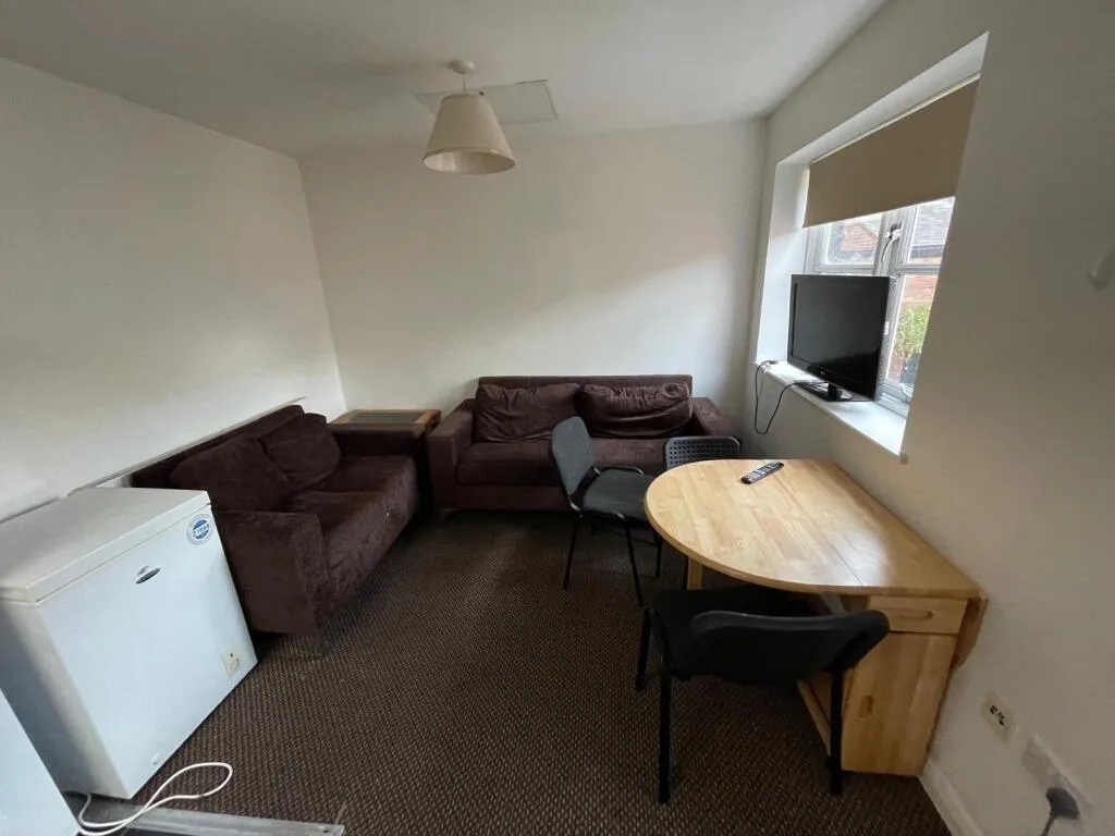 5 bedroom flat for rent